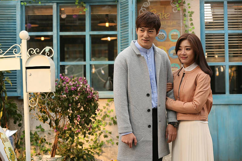 原创            《甜点妈妈林小河》定档浙江卫视，就在今晚，邓家佳乔振宇主演