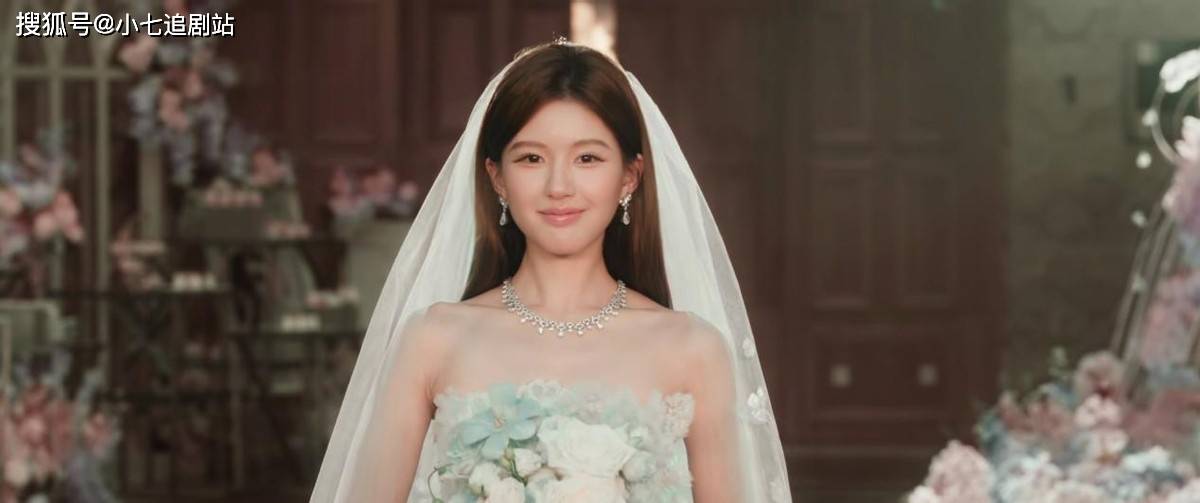 原创            《许我耀眼》看到许妍靠一碗素丸子，帮沈皓明搭上黄总，成功拿下地皮！才知，姥姥才是全剧隐藏最深的人