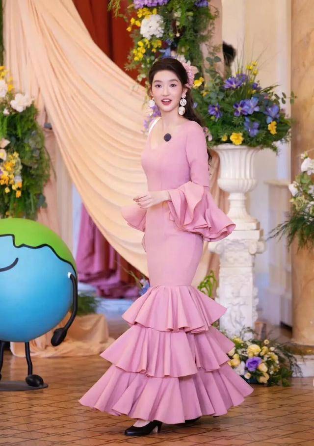 原创            新晋综艺爆款引发明星争议，观众口碑与行业数据谁说了算？