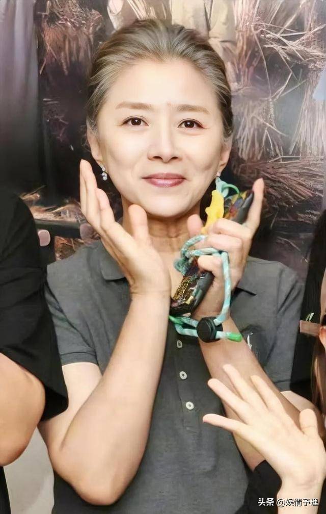 原创            生万物庆功宴，满头白发的迟蓬！给颗粒无收的杨幂“上了一课”