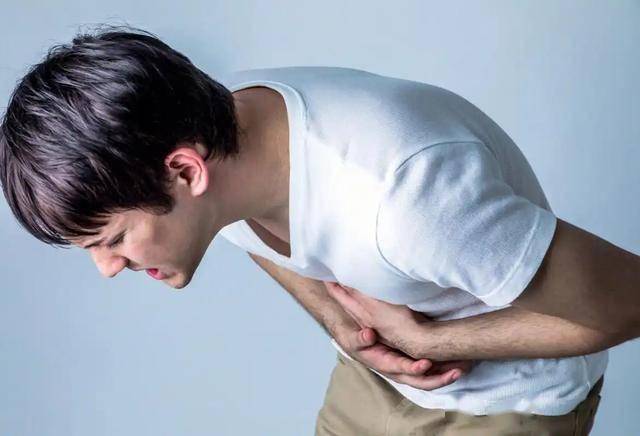 没有肚胀、黄疸，却确诊了肝癌，医生劝告：有3症状，别一味硬扛