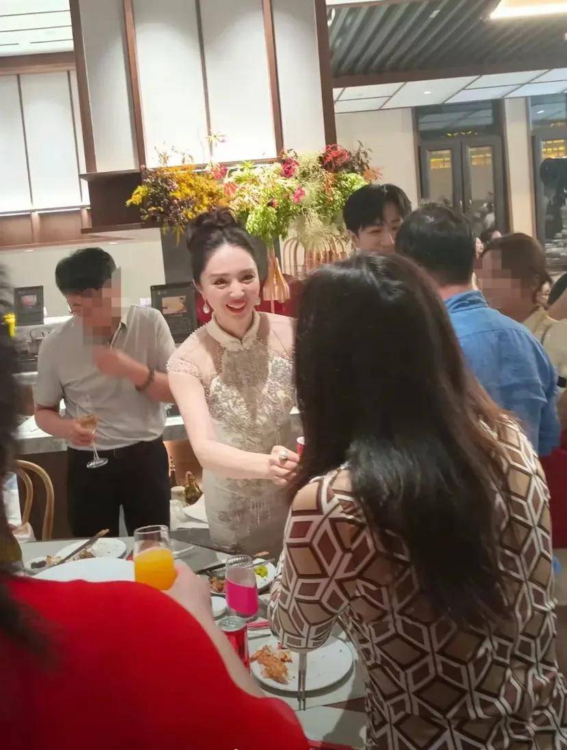 原创            董璇心心念念的海边婚礼，被张维伊搞成了大同人均67块钱的婚宴!