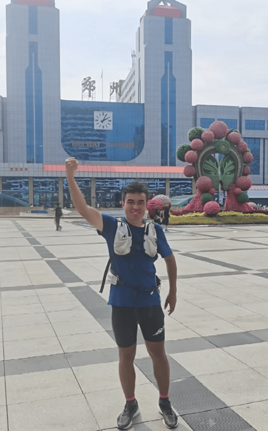 男子花22天从北京跑700公里到郑州：人生不只是上班，想跑步去各个省会、直辖市