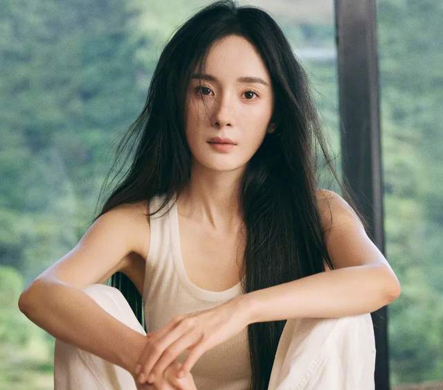 原创            金鸡奖竞争太激烈！杨幂被曝落选女配，大粉暗示受《酱园弄》连累