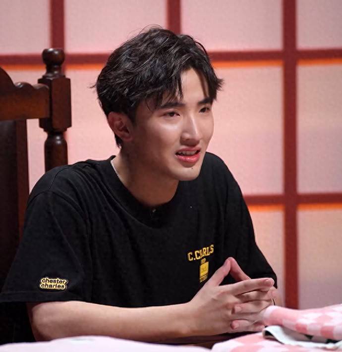 原创            毛巾少爷综艺首秀，帅气二叔隔空视频氛围满满，连金星都被逗笑了