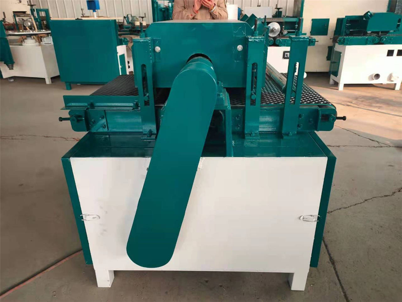 木工多片锯：大型板材多片锯 木工行业的效率革新者