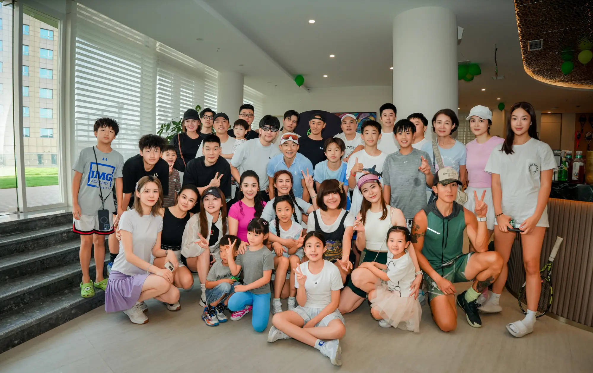 刘畊宏晒14岁儿子庆生聚会照！郑恺吴尊夫妻Jasper等笑容灿烂