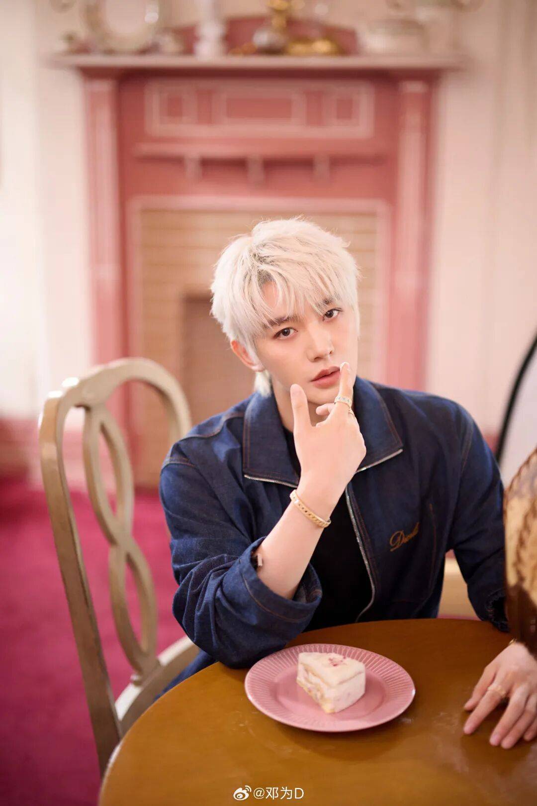 小妞女演员被前夫连累？邓为新戏停拍？陈紫函被忽悠了？黄灿灿怼罗予彤有平台？姨太问答