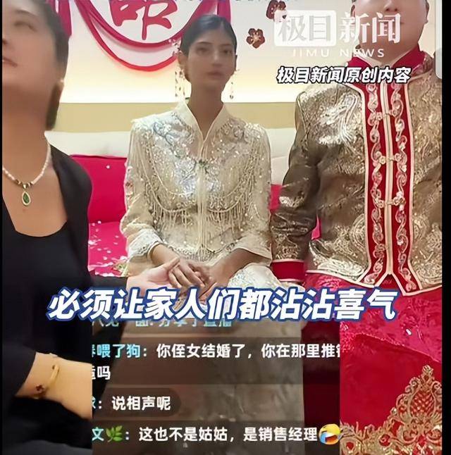 网红小黑妮婚后回门！拿4箱面包送礼、让父母淋雨，被骂抠门不孝