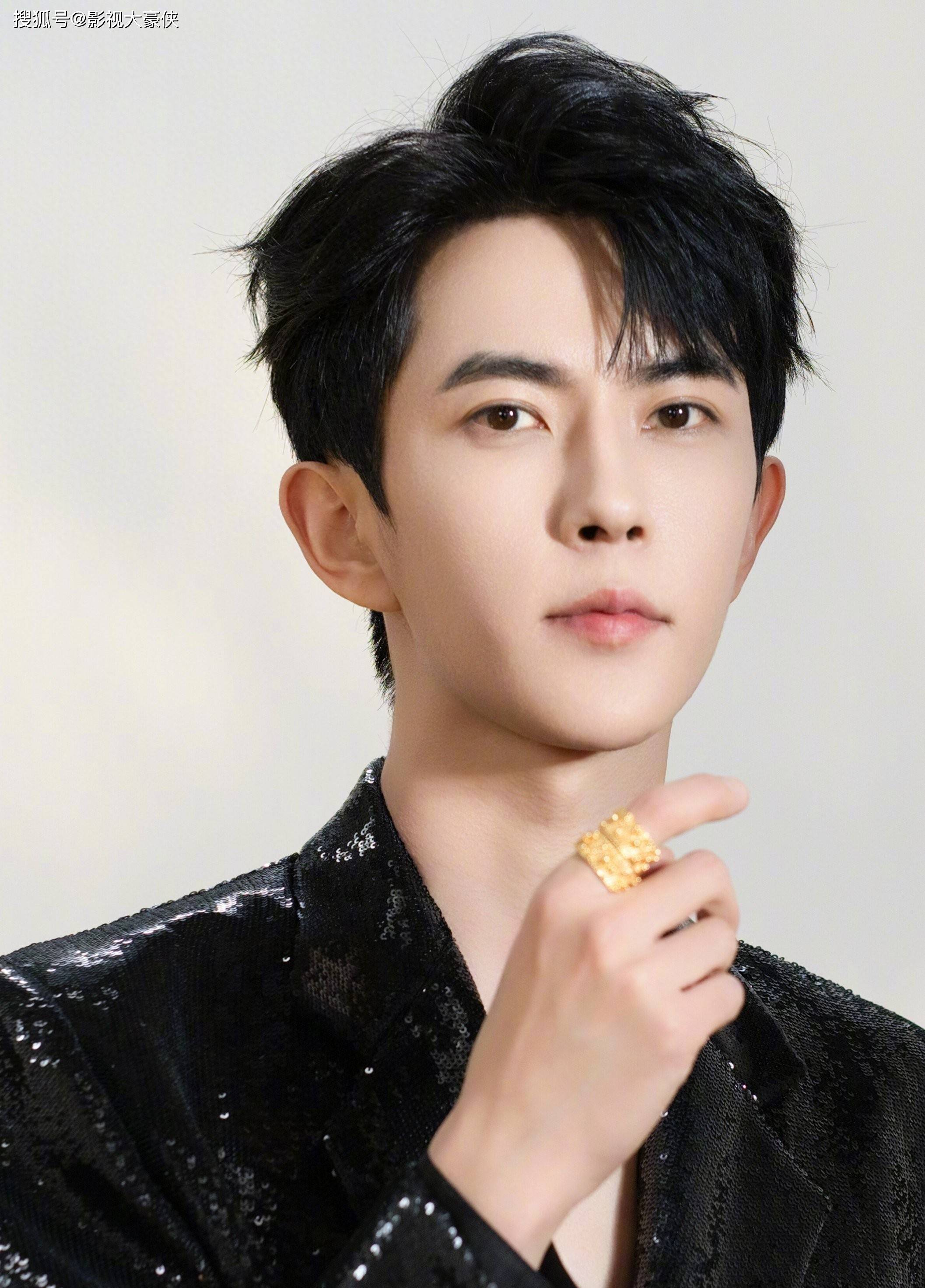 太突然！知名男星于朦胧被曝坠楼身亡，初步排除他杀，粉丝纷纷表示不信