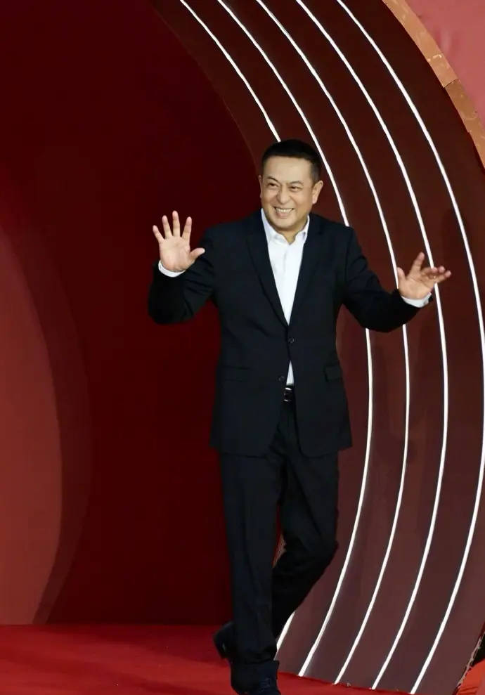 张嘉益被曝将入职北电！担任表演学院高水平表演教师