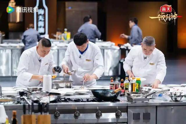 原创            厨师厮杀 30 分钟决胜负！餐厅排队到 10 月？经营赛分工见真章！