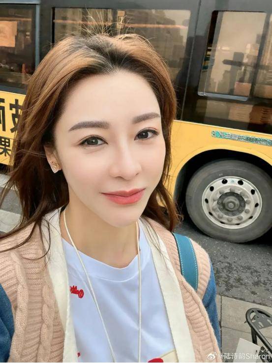 香港女星自曝不屑靠负面新闻博流量，曾被富商骗，一年还清340万