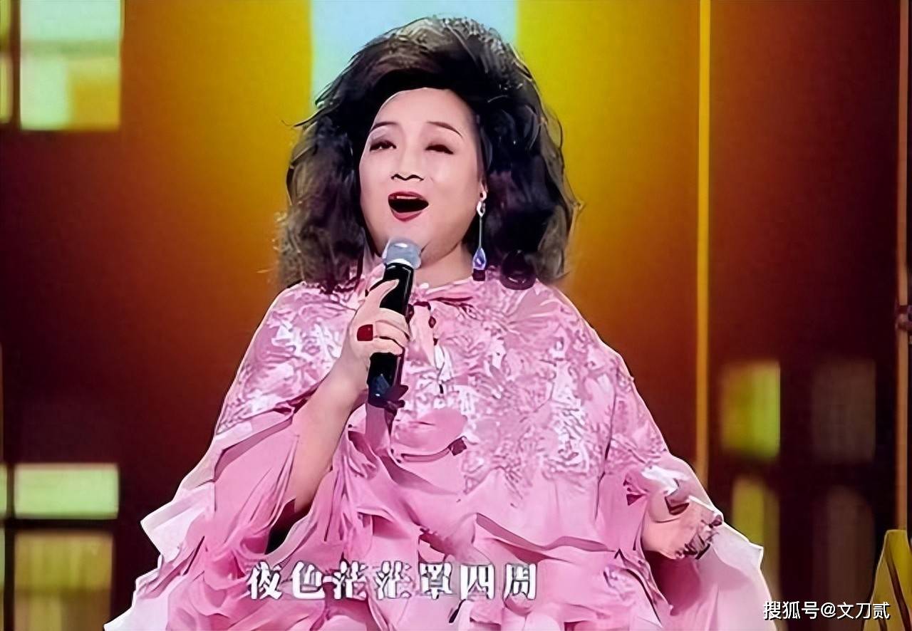 原创            怼到赌王哑口，唱到刘德华跪服，“音乐真神”徐小凤为何遗憾离场