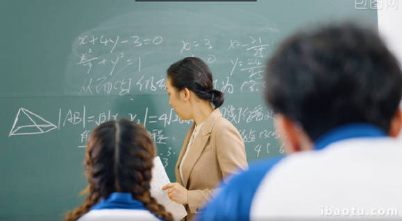 妈妈三次拦我吃抗抑郁药，直到我吞药洗胃，她为什么从来都不信我