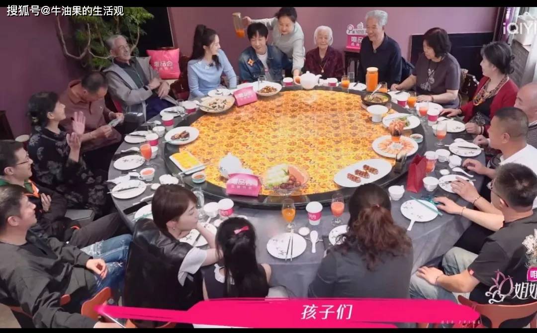 原创            董璇直言不会把钱给张维伊管，大姑曝张维伊大手大脚，这家人太精了