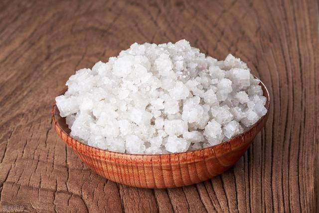 加速高血压恶化的因素：吃盐仅排第5，排第1的，很多人天天做