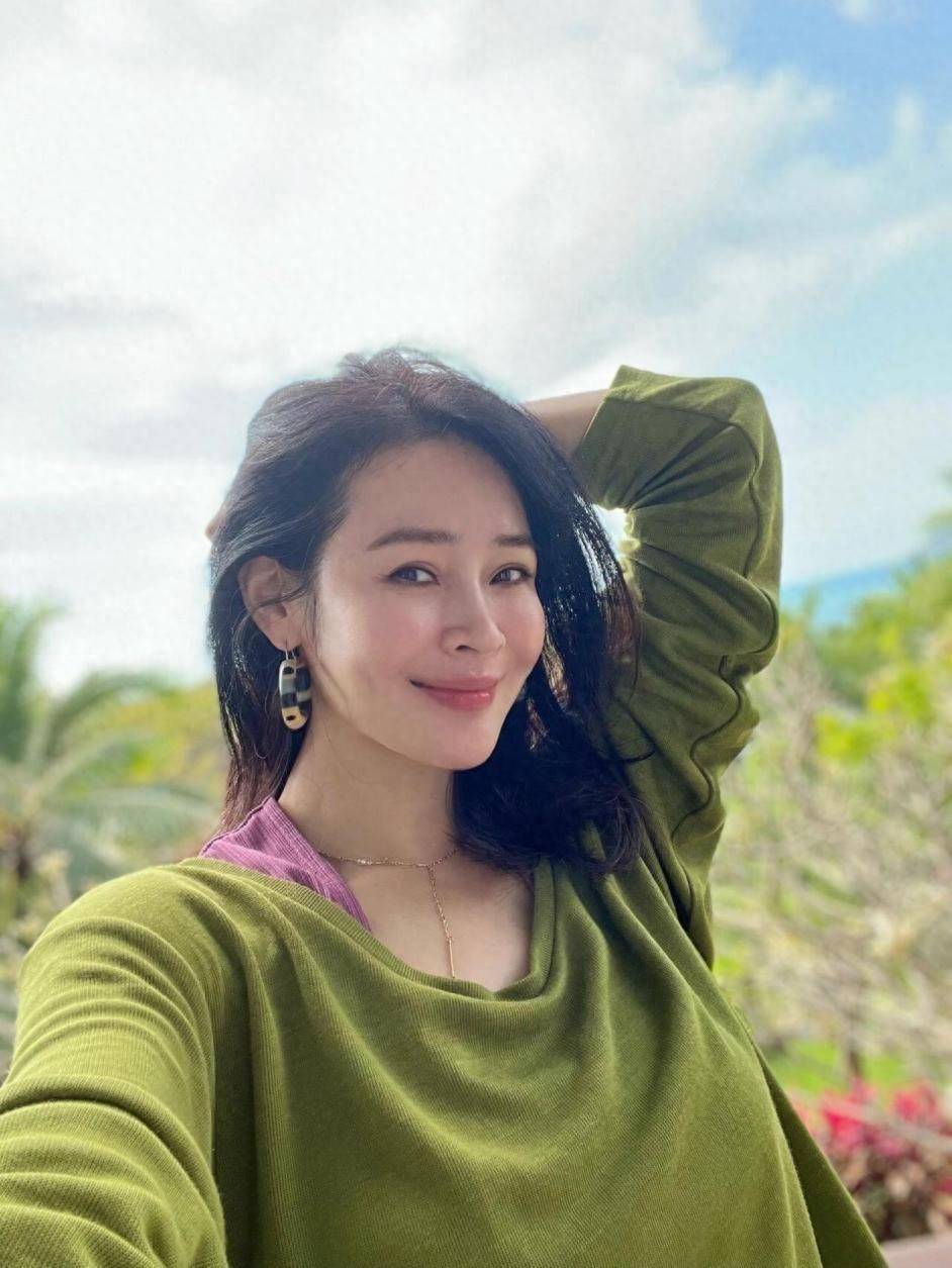 原创            演员于明加现状：与女儿住大别墅，婚后不做饭，被丈夫一家宠成宝