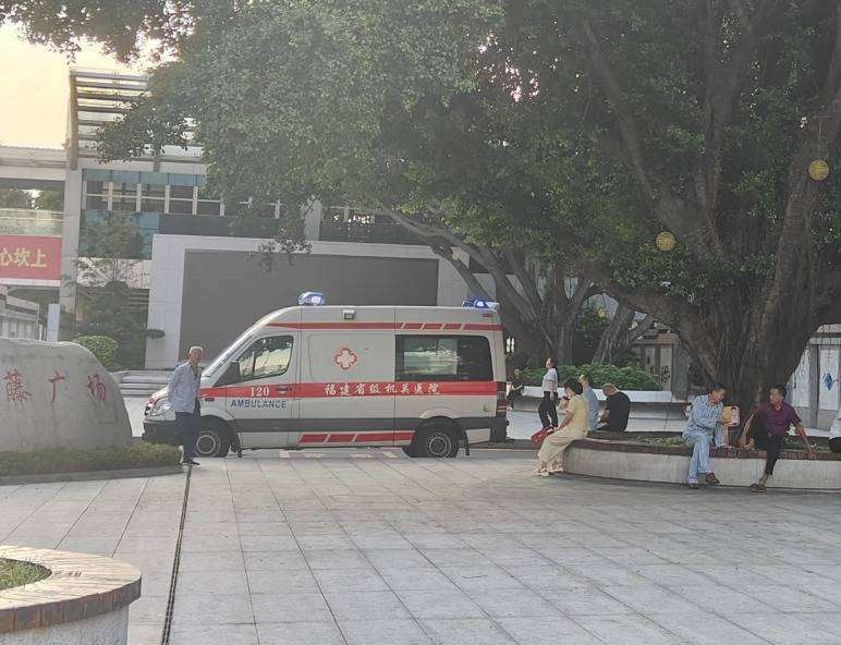 原创            最快女护士张水华：本人正常值夜班，感谢领导和同事