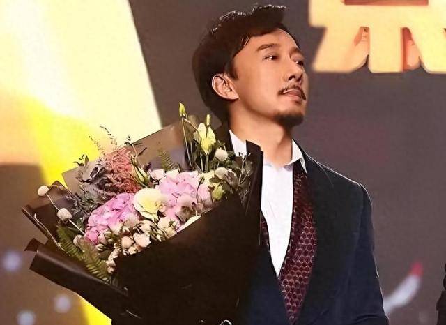 原创            “放弃国籍，替日洗白”，口出狂言的赵立新，彻底活成了笑话！