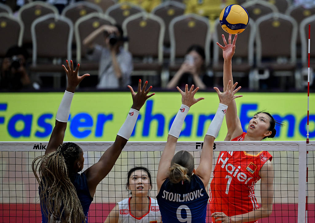 吴梦洁撞伤李盈莹失误致命 三叉戟哑火女排创尴尬纪录