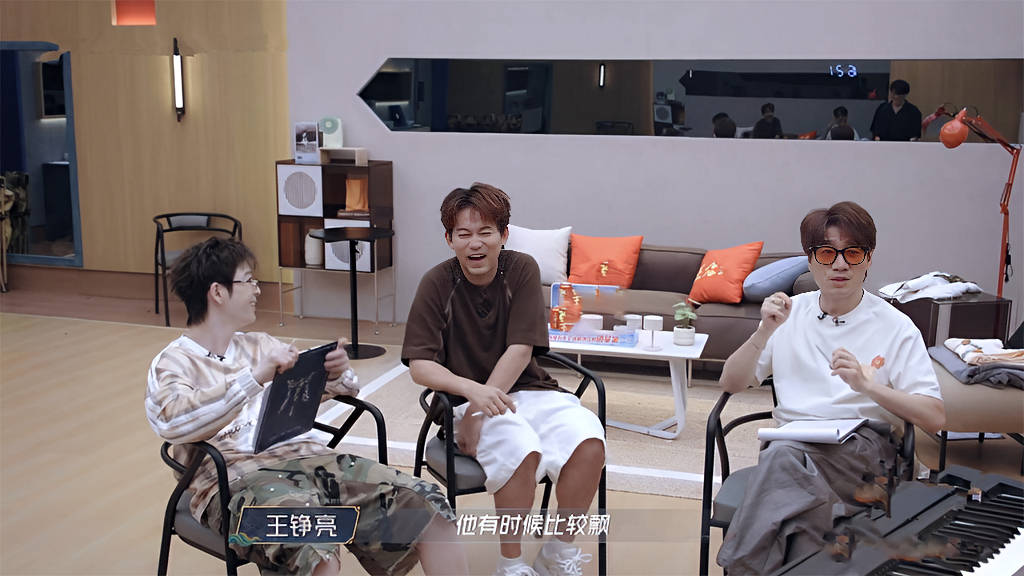 原创            披哥5王铮亮“毒舌”拿捏苏醒，兄弟情竟比爱情更令人上头？