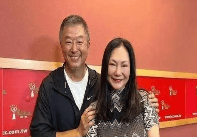 原创            综艺教父王伟忠出手相救！小S强势回归综艺圈，S家或将重回巅峰时刻