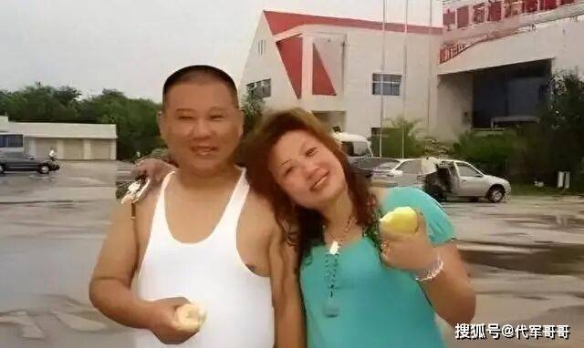 原创            与郭德纲离婚，远赴日本打工的郭麒麟亲妈胡中惠，如今怎样了？