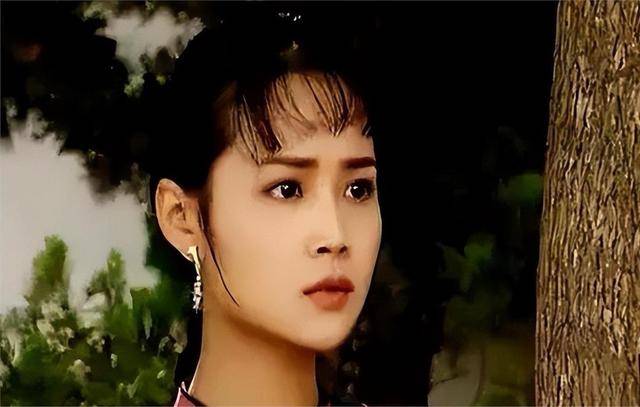 原创            59岁茹萍近照曝光，“上官婉儿”风采依旧，重组家庭成相处范本