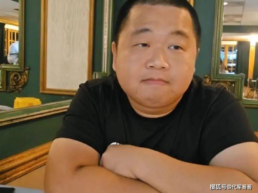 原创            “九位数收入”炸翻网络，网红蓝战非炫富被封，背后水有多深？