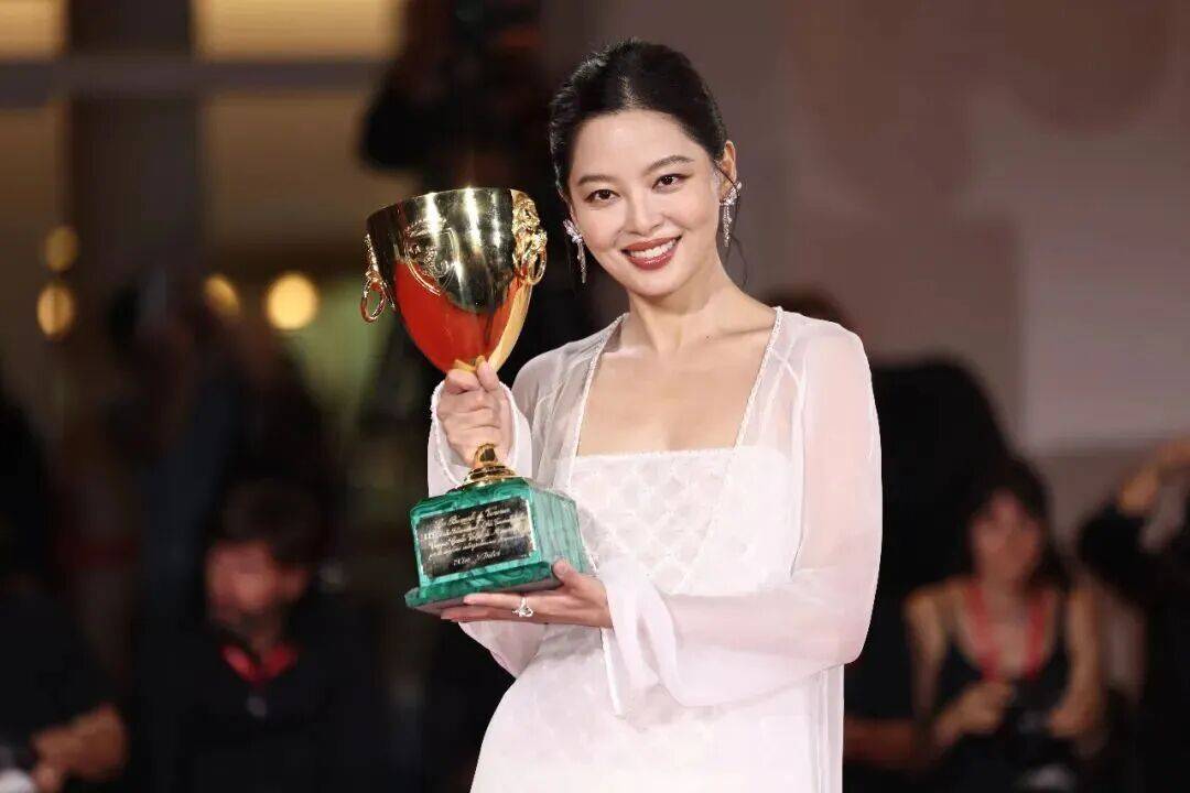 中央戏剧学院校友辛芷蕾获第82届威尼斯国际电影节最佳女演员奖