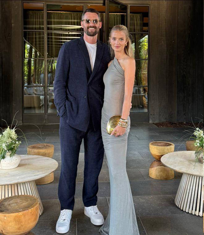 原创            凯特深情表白！乐福妻子晒生日照展现绝美身材颜值