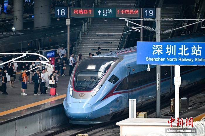 粤港澳大湾区首开泡泡岛音乐与艺术节主题高铁专列