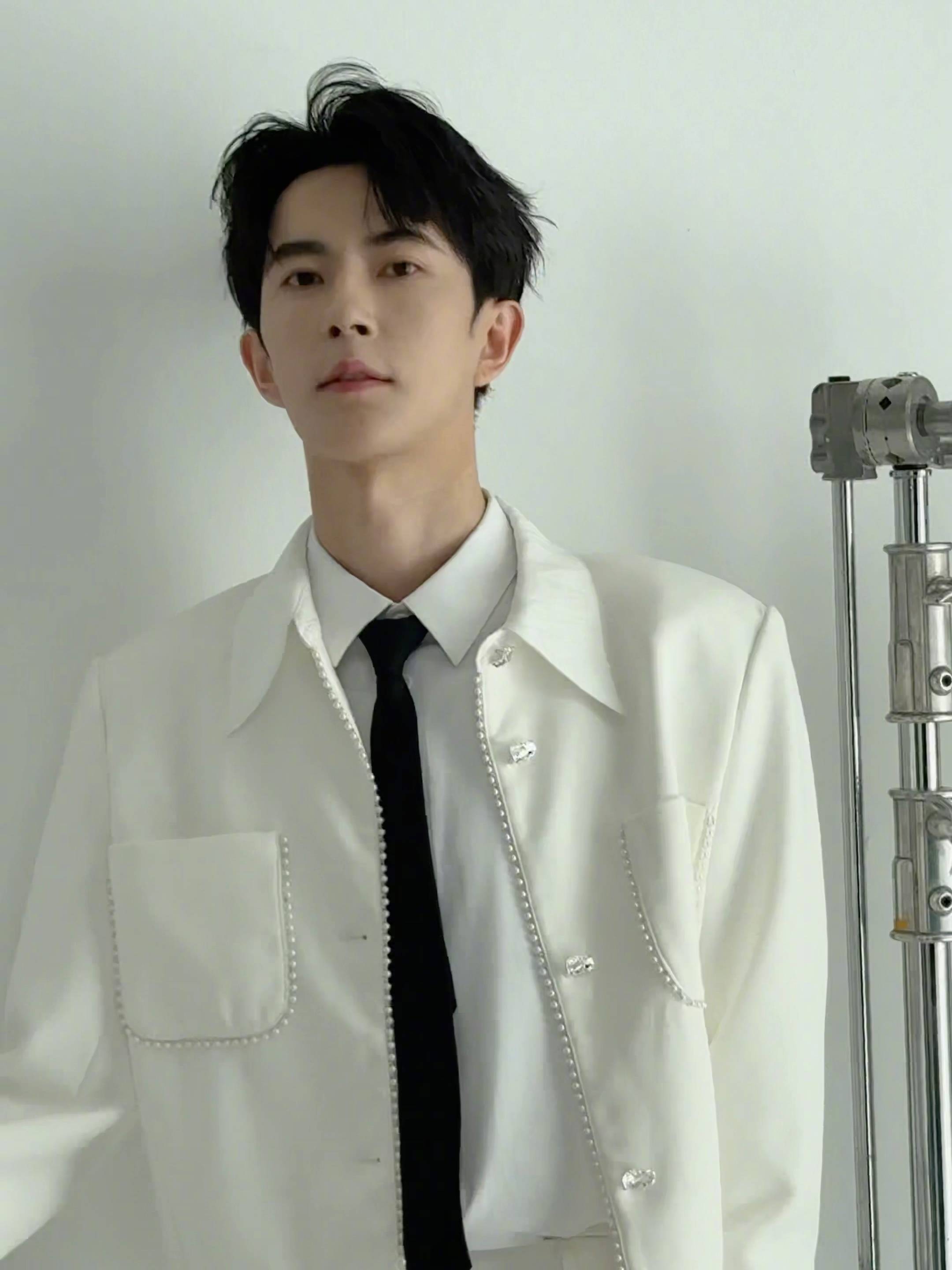 37岁于朦胧坠楼身亡！生平回顾：从小就喜欢摄影唱歌，还有导演梦