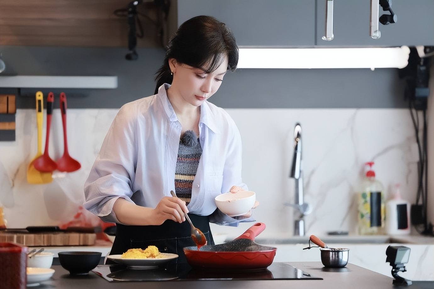 原创            万万没想到，九月刚开始，48岁的陈数就以这样的方式给同行上一课