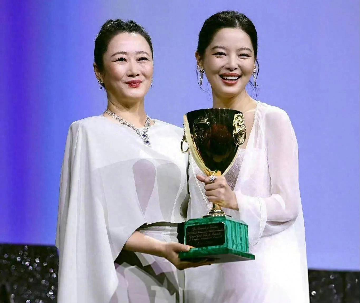 原创            辛芷蕾获威尼斯影后！成历史第三人，章子怡羡慕，赵涛功不可没