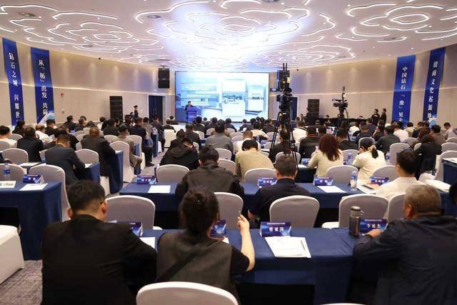 签约9个项目 河南投洽会“培育钻石跨界应用与产业发展交流会”举办