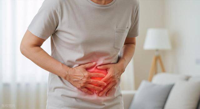 人不会无缘无故患肝囊肿！医生告诫：肝囊肿患者，离不开3个因素