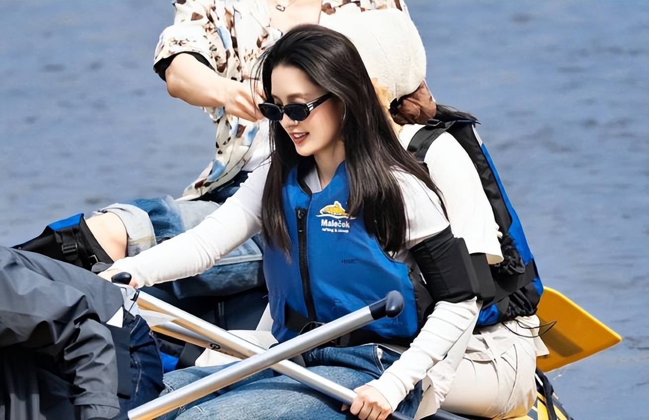 原创            李沁：厚积薄发的“宝藏”，在综艺与演艺之路绽放光芒