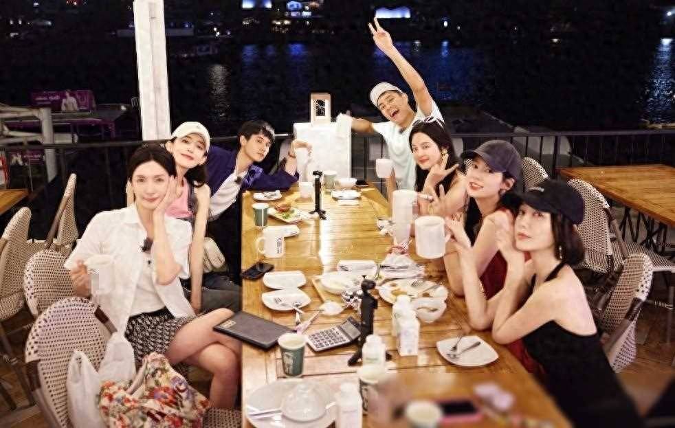 原创            娜扎综艺怒怼胡先煦，情商遭质疑，全网热议！