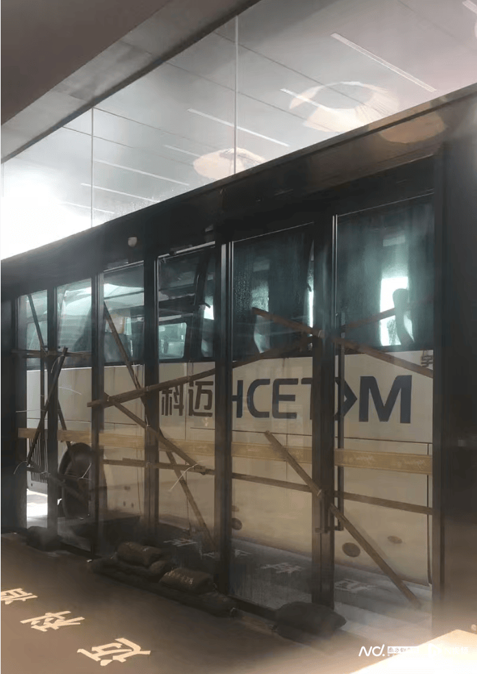 珠海一酒店摆大巴“硬核”抗风，对话工作人员：目前一切良好