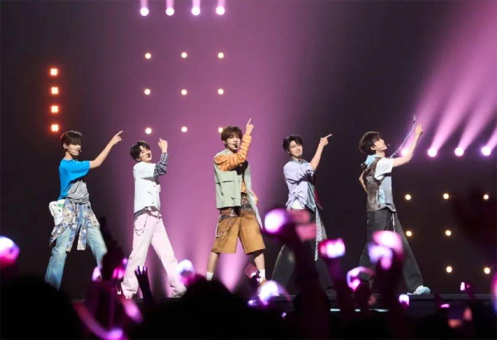 原创            《披哥5》淘汰谁不重要，哥哥们拼命排练，节目组只保流量密码选手