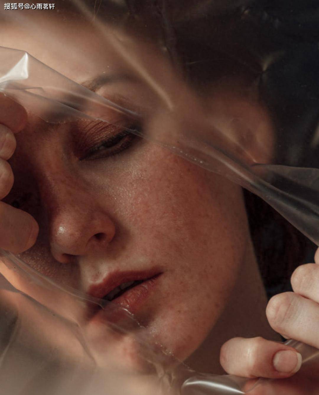 告别灰色天空：现代抗抑郁药真的会让人变麻木吗？