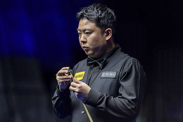 原创            斯诺克英格兰公开赛：肖国栋张安达顺利晋级32强