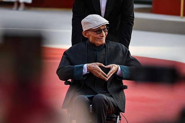 原创            游本昌：一代济公经典的缔造者，用坚守和善良诠释艺术的生命力