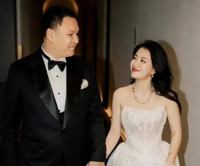 原创            好声音没夺冠，果断嫁爱奇艺总裁，今官宣离婚，给所有人上了一课