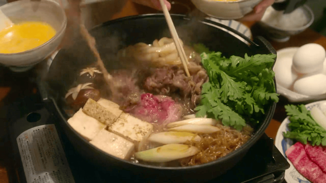 “底线在哪里，地址又在哪里”，雇“男模”上岗的餐厅被挤爆