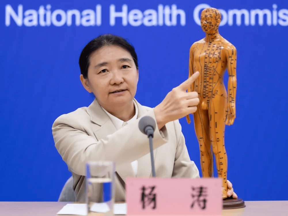 “多喝水就能防秋燥”？正确补水这样做丨时令节气与健康