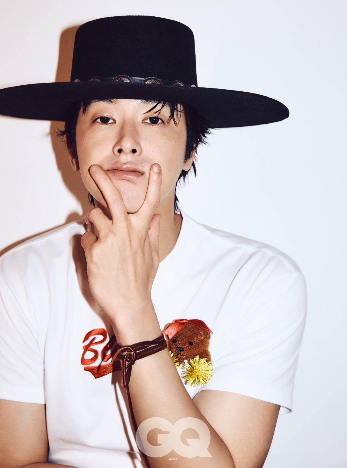 瑜卤允浩全新概念《GQ KOREA》画报公开！大胆展现先锋时尚魅力！