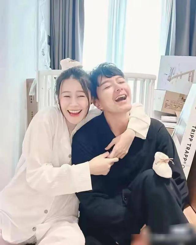 TVB模范夫妻街边卖鱼？两人配合默契，今年刚生子家庭幸福